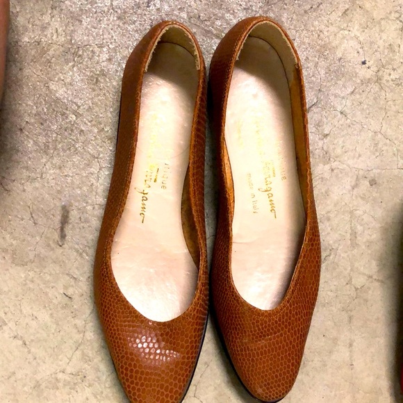 Boutique Salvadore Ferragamo - Picture 1 of 5